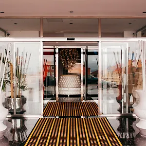 Hotell Art (adults Only)